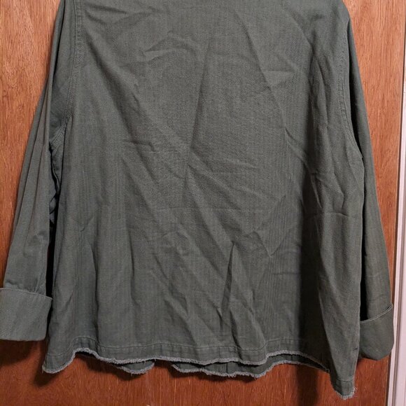 Green Army-style Button-Up Jacket with chest pockets and epaulets - Picture 2 of 4